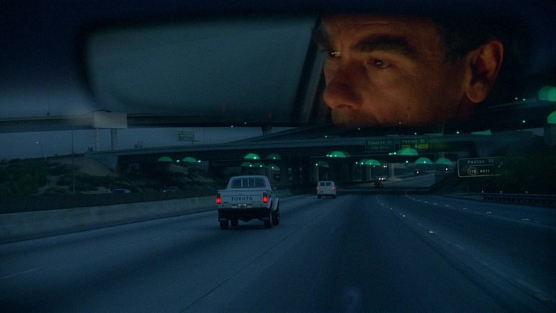 The use of the color cyan in Paris, Texas